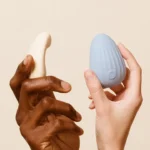 Dune, galet vibrant en silicone moelleux - Sable – Image 3