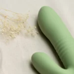 Dildo vibrant Yarrow | Thrusting Rabbit – Image 2